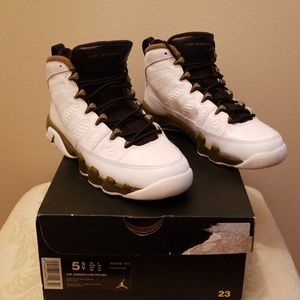 Air Jordan 9 Statue, GS 5.5.  LIGHTLY WORN!